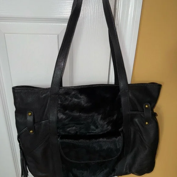 HOBO Black Leather Tote Bag with fur on the front - Picture 2 of 6